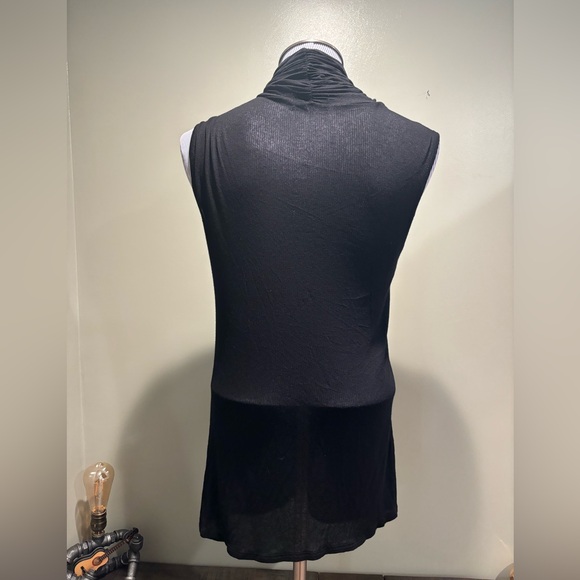 Ginger G. Ladies Black Sleeveless Knit Top.  Size Large - Picture 5 of 5